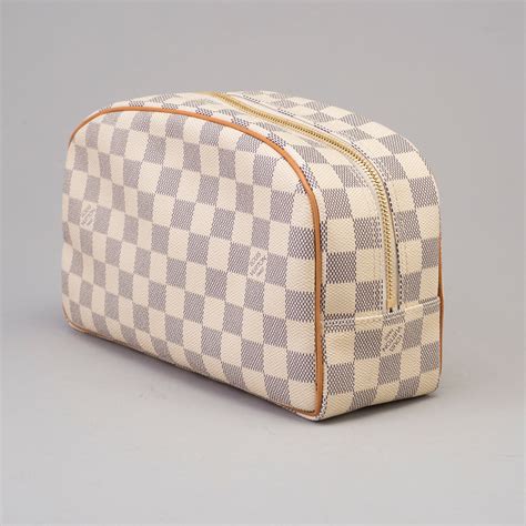 lv supreme toiletry bag|louis vuitton gm toilet bag.